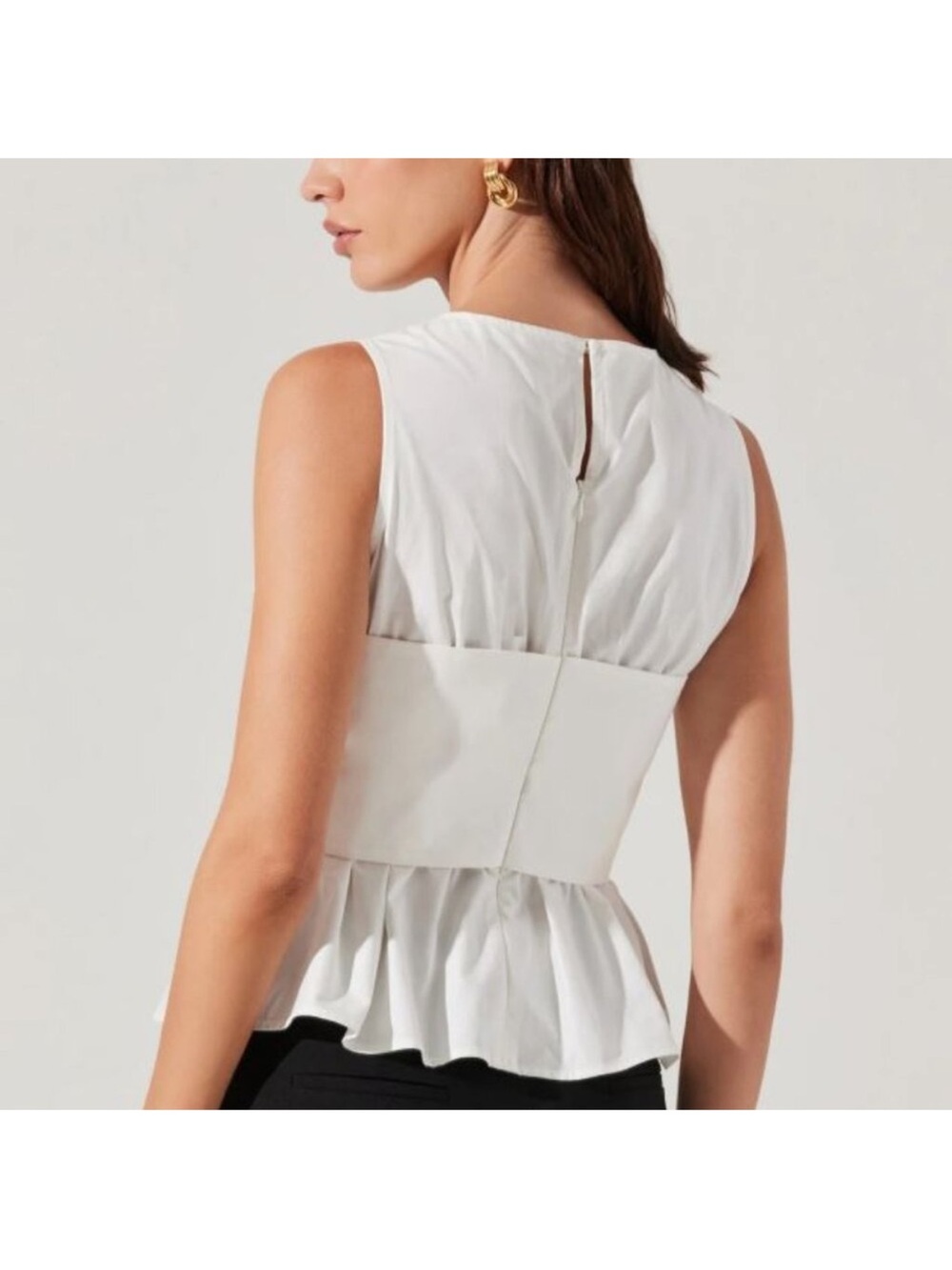 ASTR the label Isela twist White Twist-Sleeveless Top - Picture 3 of 9